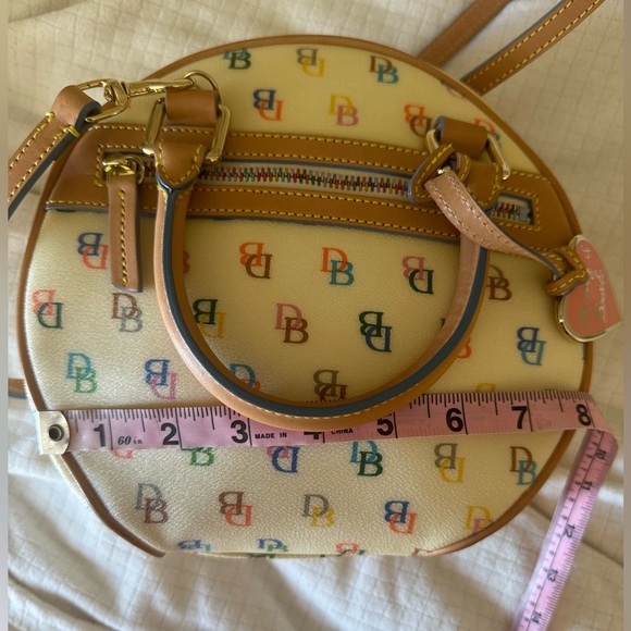 Discontinued Dooney And Bourke Circle It Bag - Picture 14 of 15